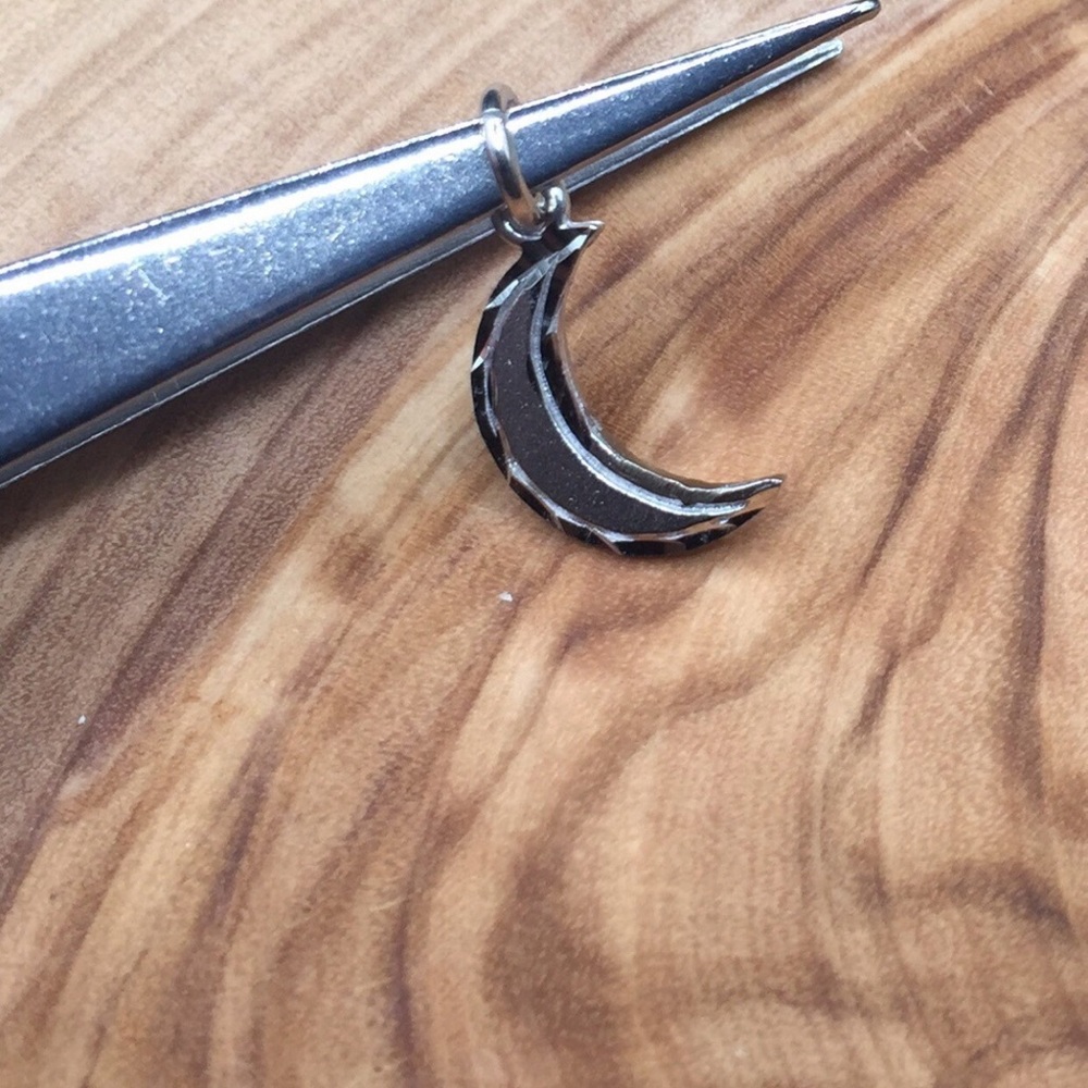 Sterling silver moon 🌙 pendant (new)